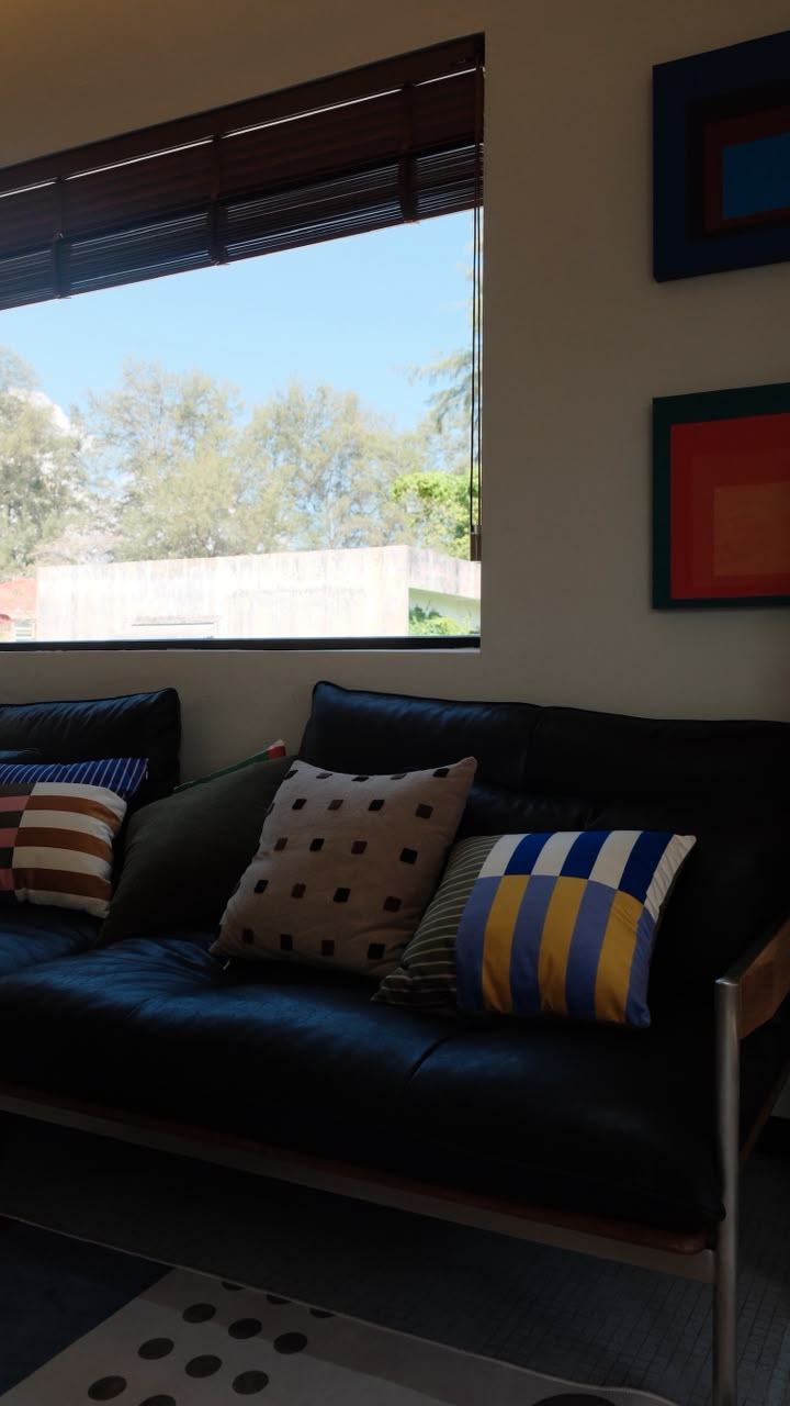 Living lounge with leather sofa